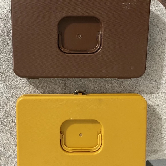 Lot of 2 Vintage Yellow Brown Wilson Wil-Hold Portable Sewing Thread/Bobbin Case - Picture 4 of 12